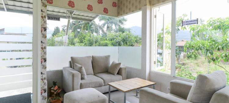 格利亚姆尔雅旅馆(Griya Mulya Near Alun Alun Batu Mitra RedDoorz)图片