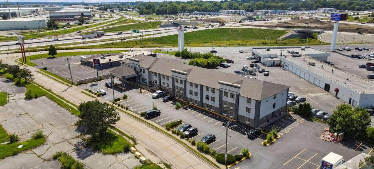 圣路易斯 - 黑泽尔伍德舒适套房酒店(Comfort Inn & Suites St Louis-Hazelwood)图片