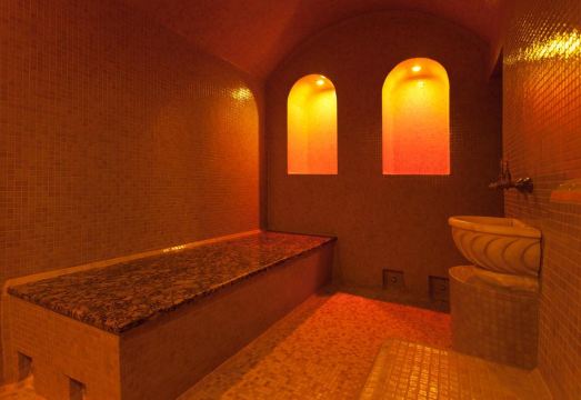 Raygond Hotel Hotel Overview