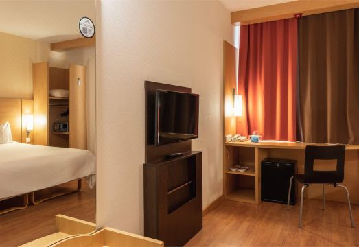 Ibis Samara Hotel Overview