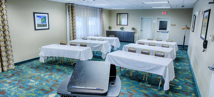 法戈Candlewood Suites酒店-北达科他州立大学 洲际旗下(Candlewood Suites FARGO-N. DAKOTA STATE UNIV. by IHG)图片