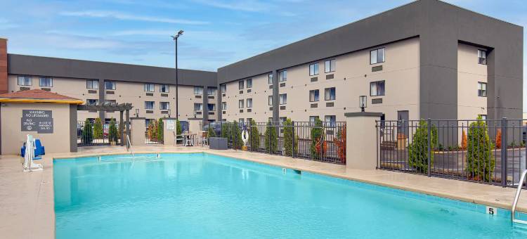 纳什维尔机场拉昆塔温德姆套房酒店(La Quinta Inn & Suites by Wyndham Nashville Airport)图片