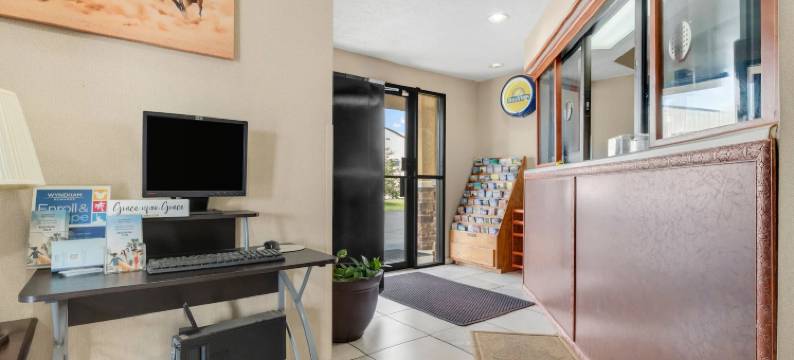 韦恩堡戴斯酒店(Days Inn by Wyndham Fort Wayne)图片