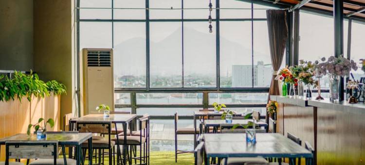 黄星格加彦酒店(Yellow Star Gejayan Hotel)图片