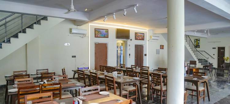 白屋乡村旅馆(White House Country Inn By ShriGo Hotels)图片