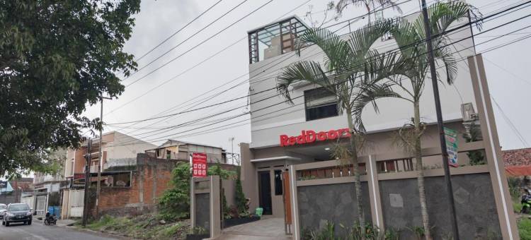 红多兹伊斯兰酒店-塔西马来亚波米宾馆(RedDoorz Syariah @ Boemi Guesthouse Tasikmalaya)图片