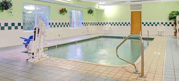 彭顿海滩-圣路易斯莫区温德姆速8酒店II号(Super 8 by Wyndham Pontoon Beach IL/St. Louis MO Area)图片