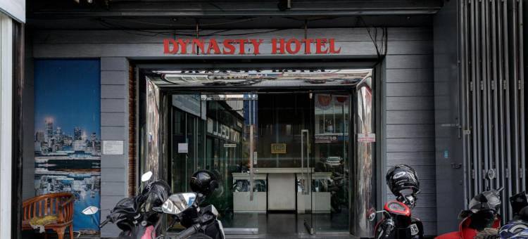 红多兹Plus酒店-近新邦提加特里塔亚萨芝勒贡(RedDoorz Plus Near Simpang Tiga Tritayasa Cilegon)图片