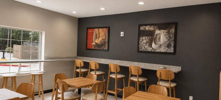 布伦汉姆速8酒店(Super 8 by Wyndham Brenham TX)图片