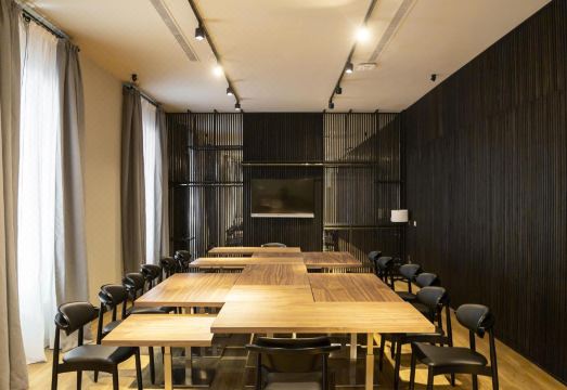 Icon Embassy Hotel Overview