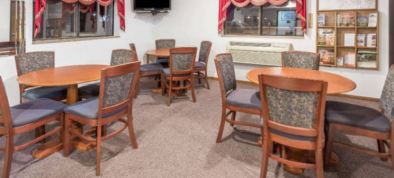 庞蒂亚克速8酒店(Super 8 by Wyndham Pontiac)图片