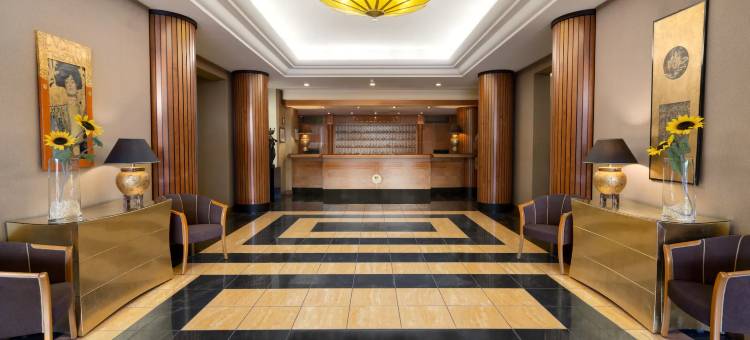 那不勒斯市中心华美达酒店(Ramada by Wyndham Naples)图片