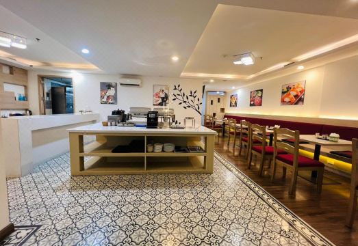 Hana Stay Riverside Hotel Overview