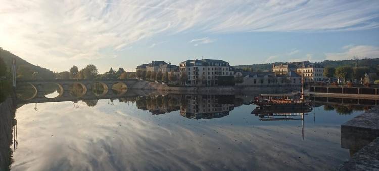 红磨坊舒适大酒店(Hôtel Grand Confort Le Moulin Rouge)图片