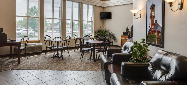 梅诺莫尼速8酒店(Super 8 by Wyndham Menomonie WI)图片