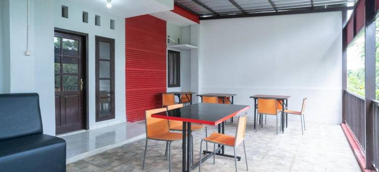 红多兹Plus酒店-近ITC森帕卡马斯2号(RedDoorz Plus Near ITC Cempaka Mas 2)图片