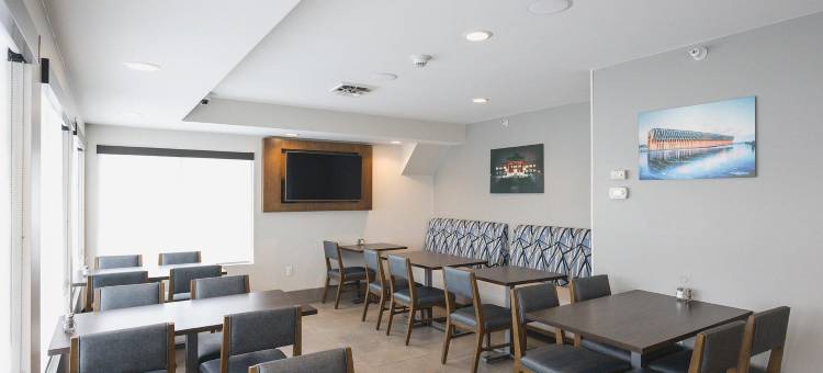 马凯特套房酒店(Holiday Inn Express & Suites Marquette)图片