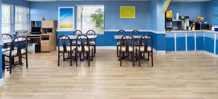 韦克罗斯戴斯酒店(Days Inn by Wyndham Waycross)图片