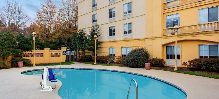 罗利达勒姆绍斯波恩特拉昆塔温德姆套房酒店(La Quinta Inn & Suites by Wyndham Raleigh/Durham Southpoint)图片