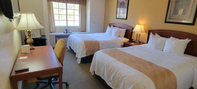 普雷斯顿斯堡品质酒店及套房，靠近山艺术中心(Quality Inn & Suites Prestonsburg Next to Mountain Arts Center)图片