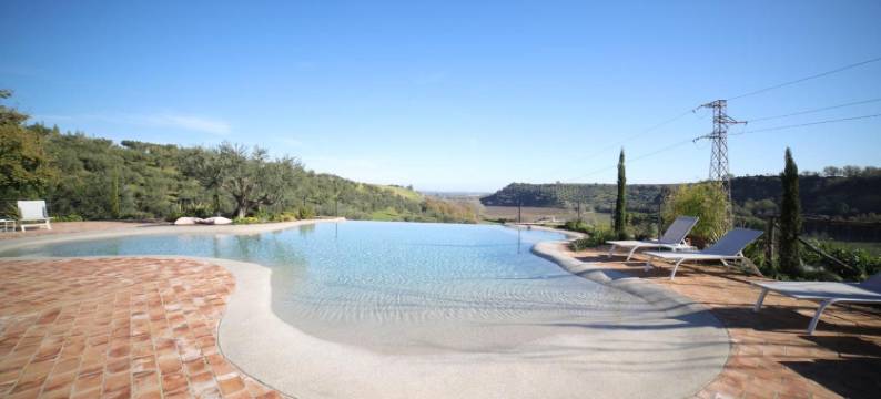 瑟拉古伊门塔城堡酒店(Castello di Serragiumenta)图片