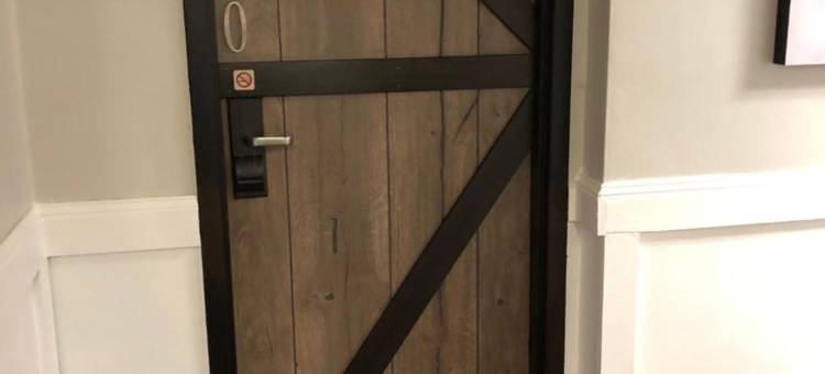 雪松玛就套房酒店(Cedar Stables Inn & Suites)图片