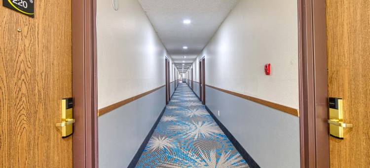 温泉城温德姆速8酒店(Super 8 by Wyndham Hot Springs)图片