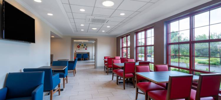 普鲁士王镇智选假日套房酒店(Holiday Inn Express & Suites King of Prussia)图片