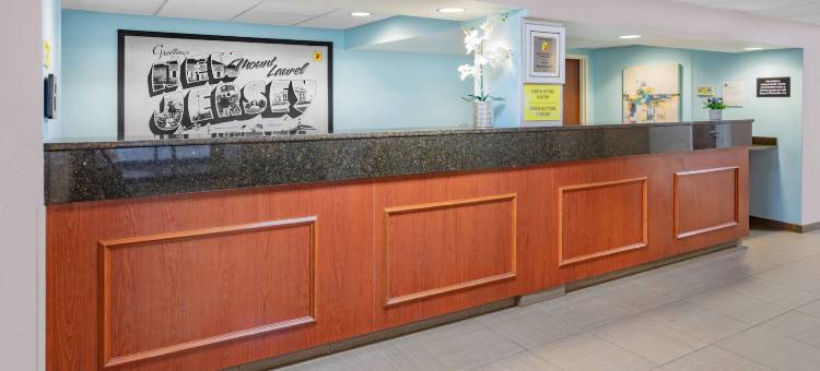 芒特劳雷尔速8酒店(Super 8 by Wyndham Mount Laurel)图片