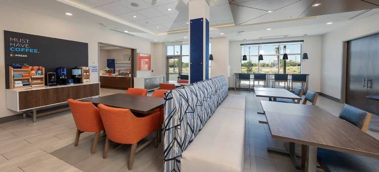 丽晶克雷斯特中国湖智选假日酒店及套房(Holiday Inn Express & Suites Ridgecrest - China Lake)图片