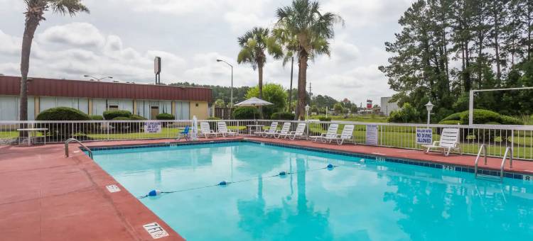 速8酒店-温德姆哈迪维尔萨凡纳北(Super 8 by Wyndham Hardeeville)图片