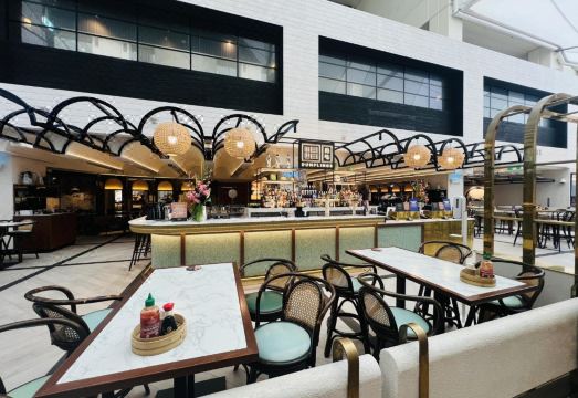 La Jolla Holiday Broadbeach Hotel Overview