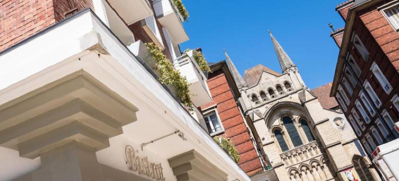 BRIT HOTEL PRIVILEGE 里齐约– 艺术别墅(Brit Hotel Privilege Lisieux - la Villa des Arts)图片