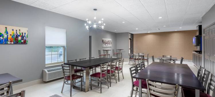 塞勒斯堡-路易斯维尔北温德姆华美达酒店(Ramada by Wyndham Sellersburg/Louisville North)图片