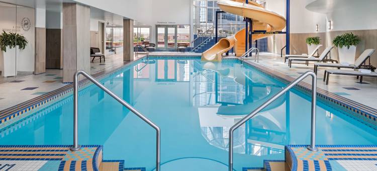 卡尔加里克莱里喜来登套房酒店(Sheraton Suites Calgary Eau Claire)图片