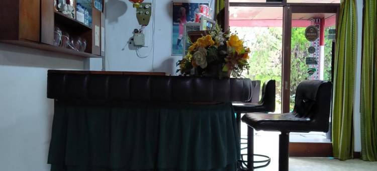 奥利伯特帕拉帕特阿吉巴塔米特拉红门酒店(Hotel Olibert Parapat Ajibata Mitra RedDoorz)图片