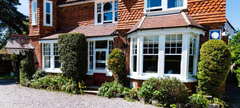 草坪贵宾大酒店(The Lawn Guest House Gatwick)图片