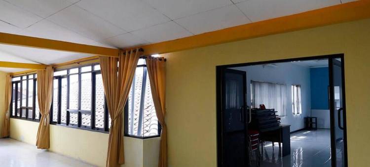 红多兹Plus酒店-近乌蒂普腾巴朗(RedDoorz Plus Near Undip Tembalang)图片