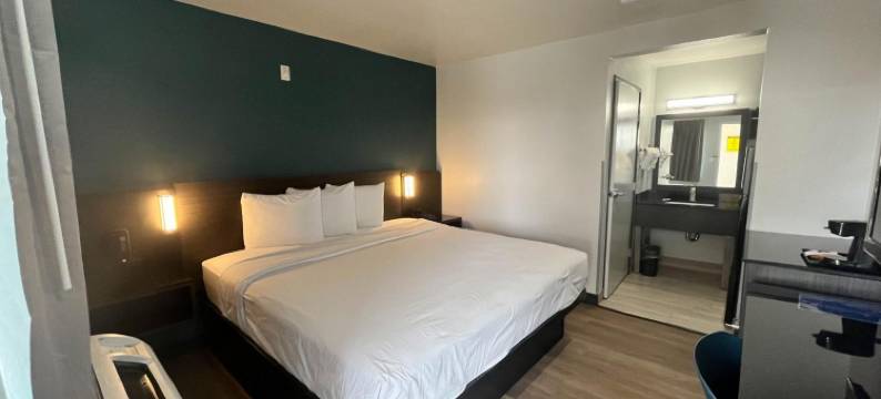 加利福尼亚州埃斯孔迪多的Studio 6套房(Studio 6 Suites Escondido CA)图片