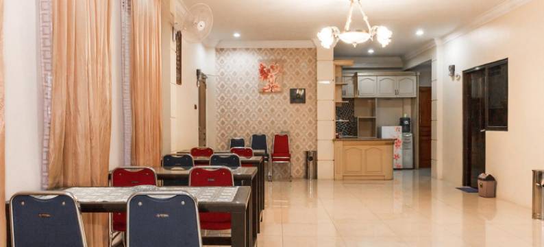 红多兹Plus酒店-近马那多玛拉拉扬海滩(RedDoorz Plus Near Pantai Malalayang Manado)图片