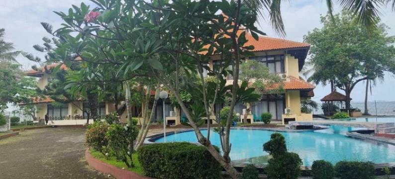 红多兹Plus酒店-近安耶尔图古梅库苏尔(RedDoorz Plus Near Tugu Mercusuar Anyer)图片