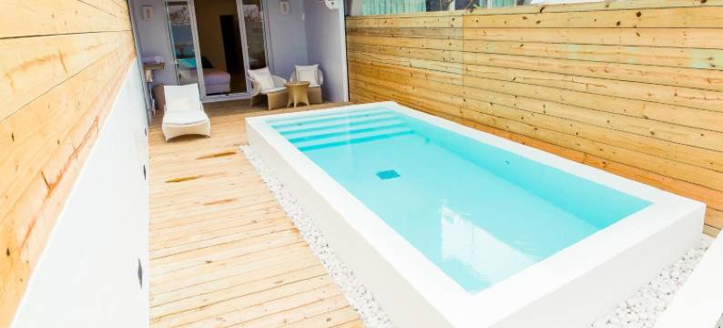 垦丁后面有湾图片