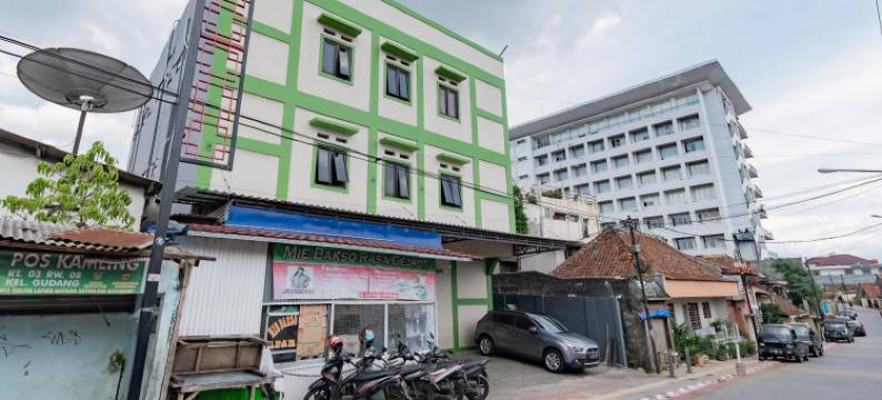 茂物苏里亚肯查纳红多兹酒店(RedDoorz @ Suryakencana Bogor)图片