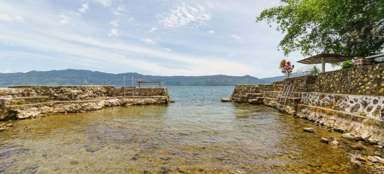 红多兹酒店-图科图克多巴湖(RedDoorz @ Tuktuk Danau Toba)图片