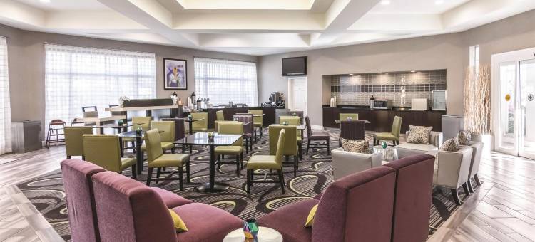 奥兰多机场北拉昆塔温德姆套房酒店(La Quinta Inn & Suites by Wyndham Orlando Airport North)图片