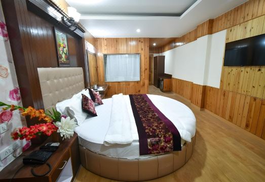 Manali Valley Resorts Hotel Overview