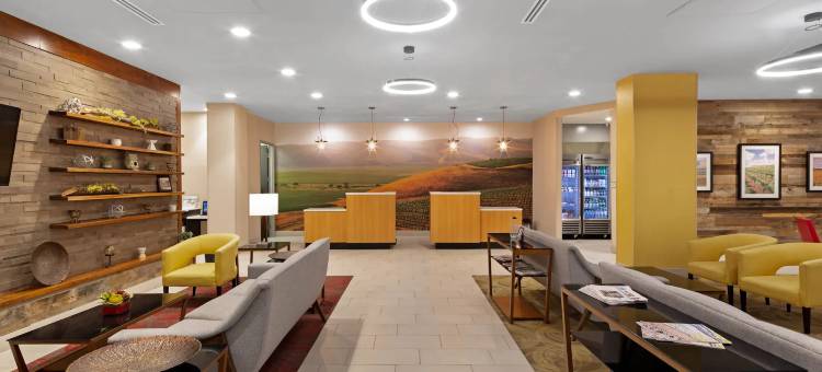 圣何塞南摩根山拉昆塔温德姆套房酒店(La Quinta Inn & Suites by Wyndham Morgan Hill-San Jose South)图片