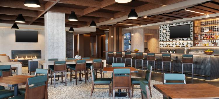 密尔沃基布鲁克菲尔德杨树溪万怡酒店(Courtyard Milwaukee Brookfield at Poplar Creek)图片