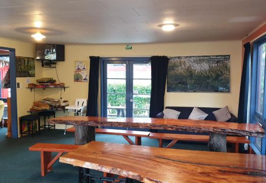 Glow Worm Accommodation Hotel Overview