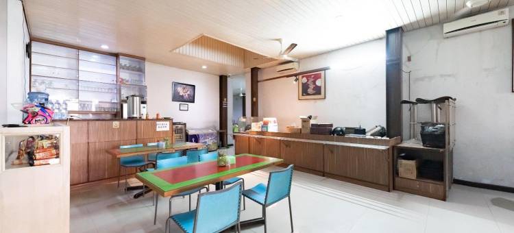 红多兹酒店-近万隆新市场(RedDoorz Near Pasar Baru Bandung)图片